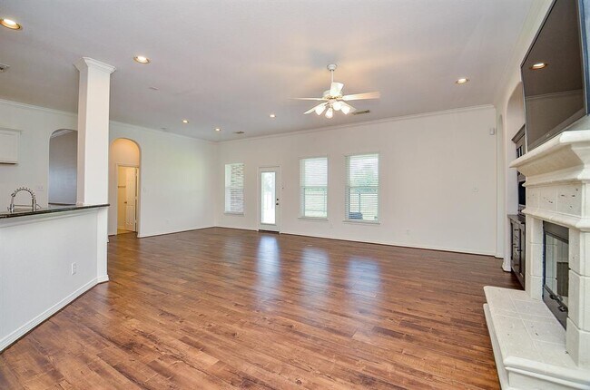 Building Photo - 7706 Bayou Green Ln