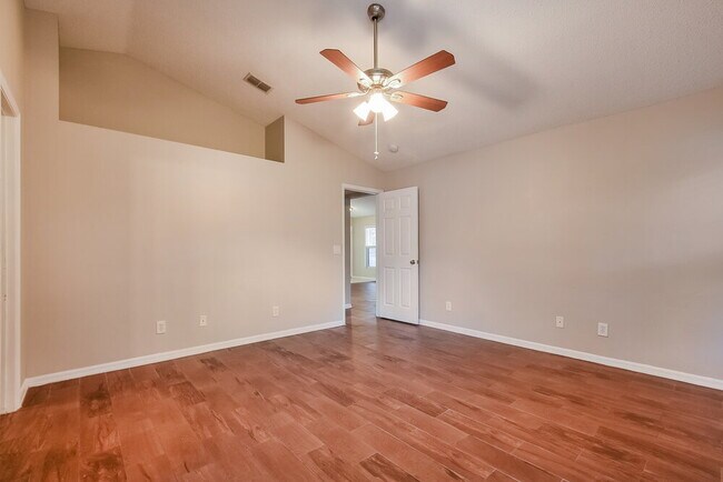 Building Photo - 13621 Meadowpark Ave