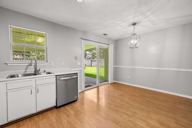 Building Photo - Charming All-Brick Home with Garage & Covered Patio!