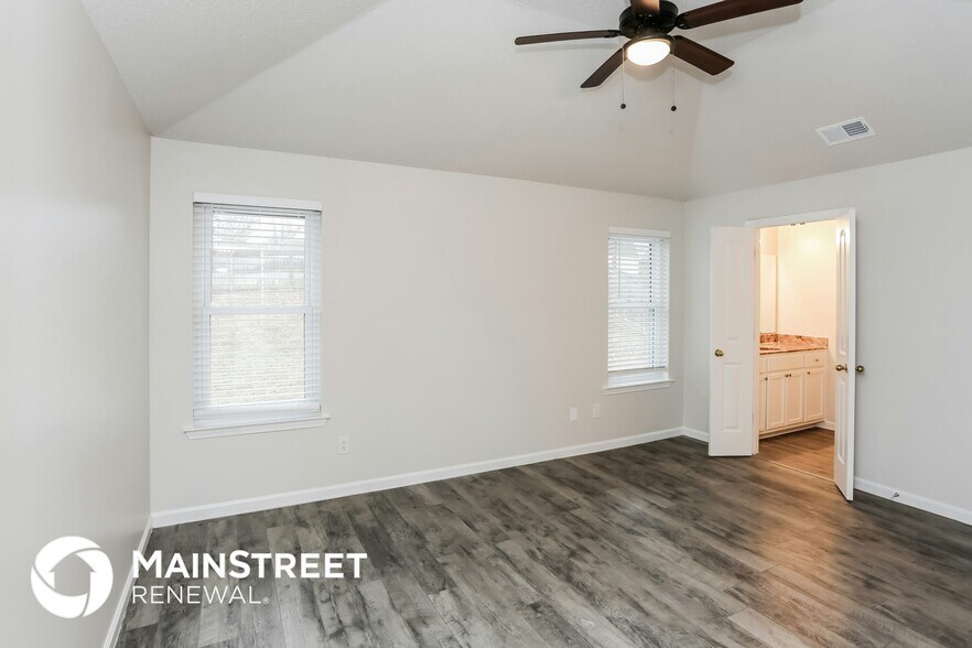 Building Photo - 10426 Redmond Cir N