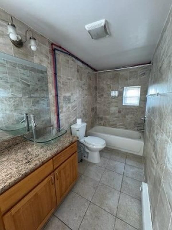 bathroom - 3706 Mintwood St