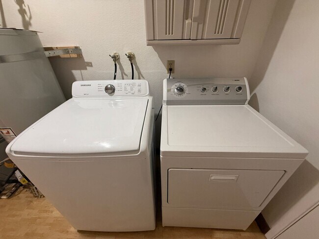 Building Photo - Cozy 3 Bedroom 2 Bath home located conveniently in San Jose