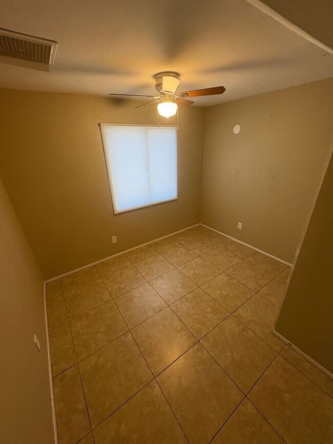 Building Photo - COMING SOON! Spacious 3 Bed 1 Bath Home in...