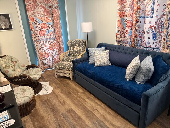 Building Photo - 3350 NE Indian River Dr