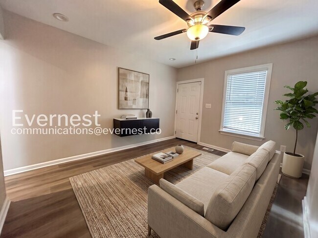 Building Photo - 3 Bed/2 Bath Home with Fenced Yard / Pet-Friendly / Vouchers Accepted / Available Now!