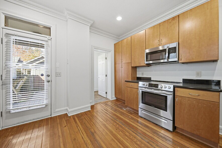 Building Photo - 1153 Jaeger St