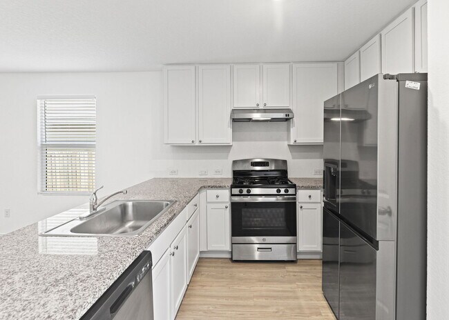 Building Photo - "Gorgeous 3-Bedroom Home with 2 Full Baths in San Antonio's Serene 1450 Sq Ft Retreat!"