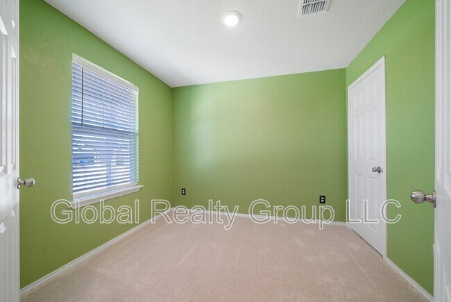 Building Photo - 535 Wild Olive Wy