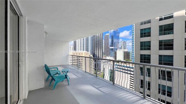 Building Photo - 1200 Brickell Bay Dr