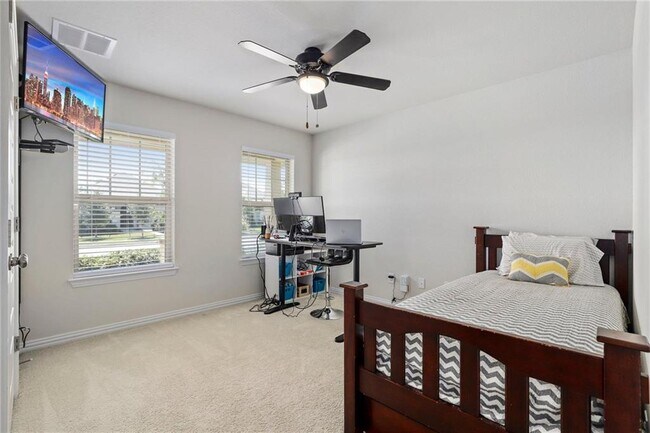 Building Photo - 4130 Kingsley Ave