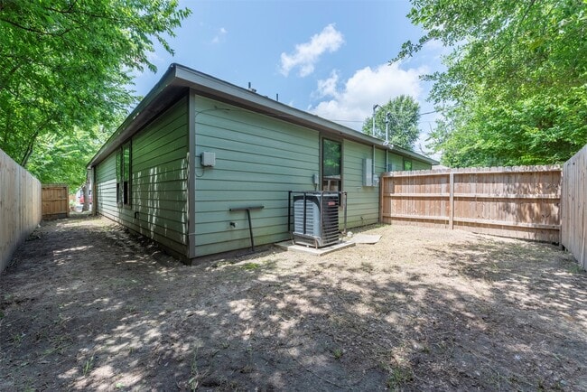 Building Photo - 5121 Southwind St