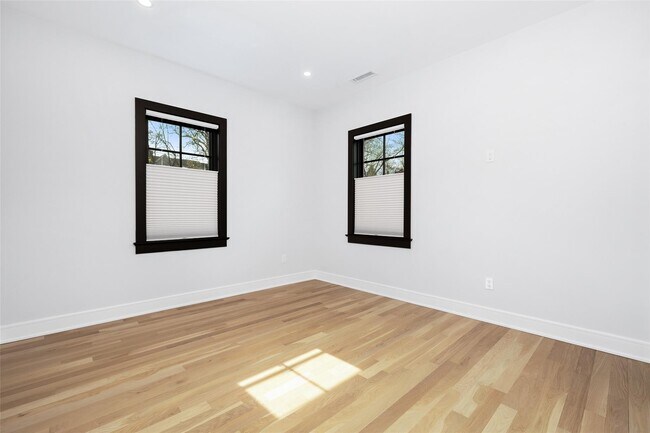 Building Photo - 62 Cedar Pl