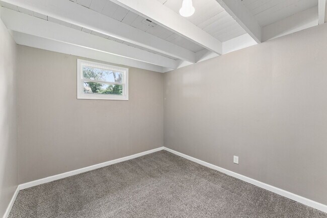 Building Photo - Charming Mid-Century Ranch Home Available Now!  1st Month's Rent is FREE!*