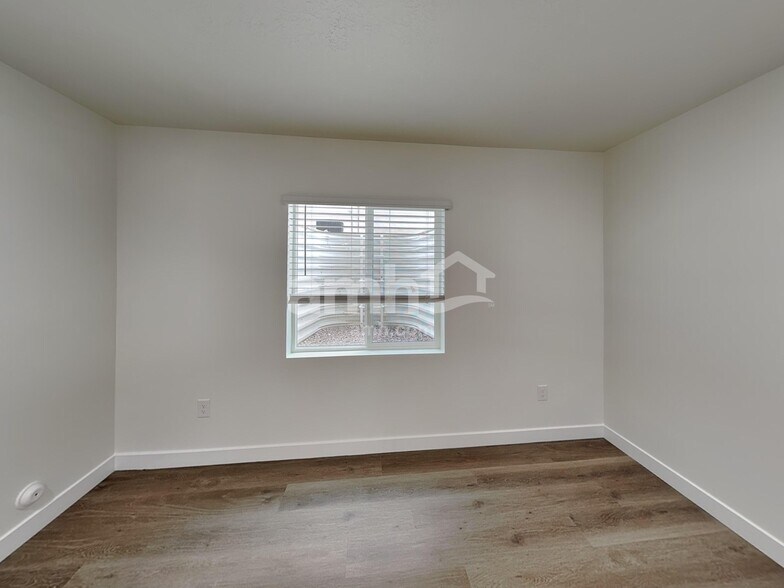 Building Photo - 1268 W Mahogany St