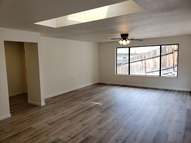 Building Photo - Three Bedroom Home in Midtown District