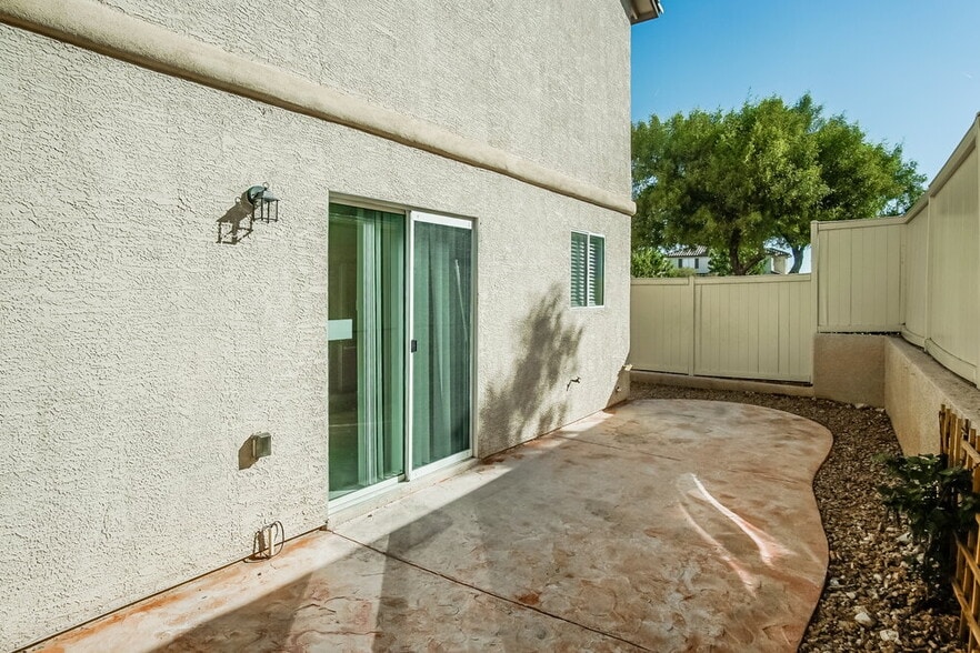 Building Photo - 9281 Hainsworth Ave