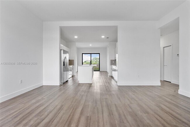Building Photo - 440 E 16th St