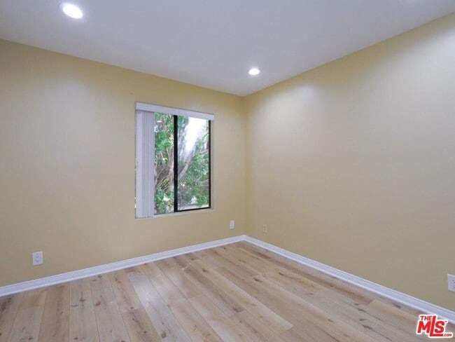 Building Photo - 515 N Gertruda Ave