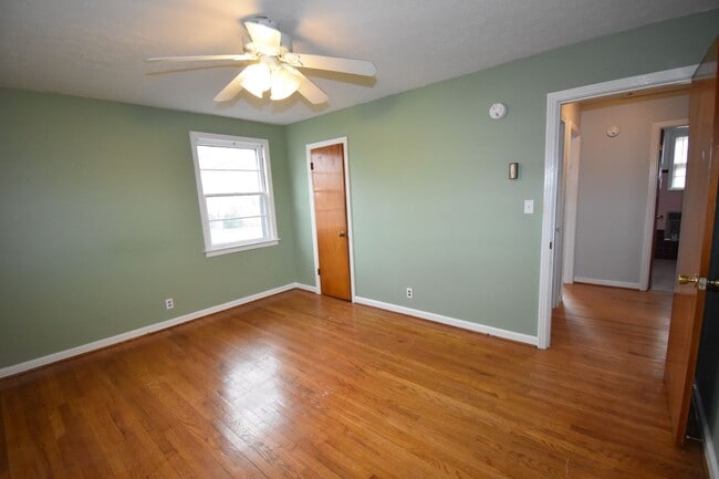 Building Photo - 3 Bedroom Home For Rent Near Madison Street!