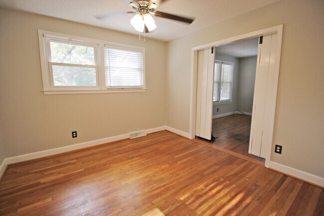 Building Photo - 2807 Holt Dr