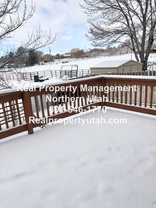 Building Photo - 4 Bedroom 2.5 Bathroom House In Layton