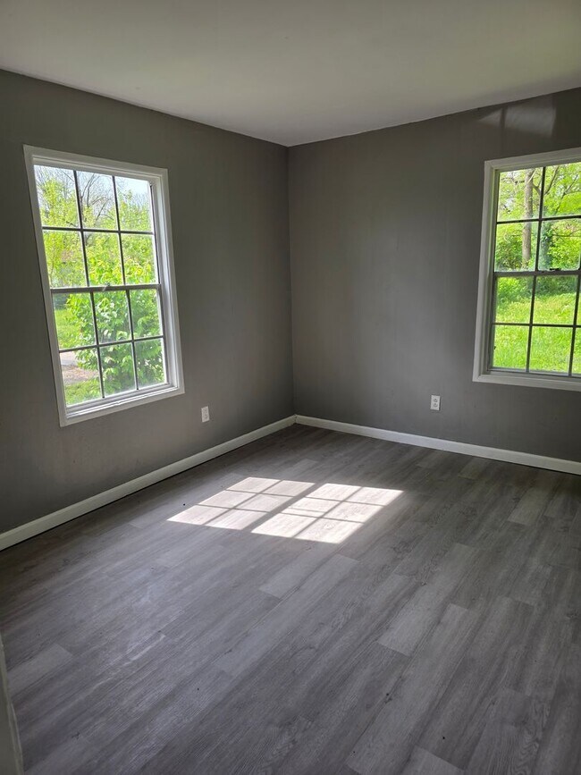 Building Photo - 3BD/1BA AVAILABLE NOW!