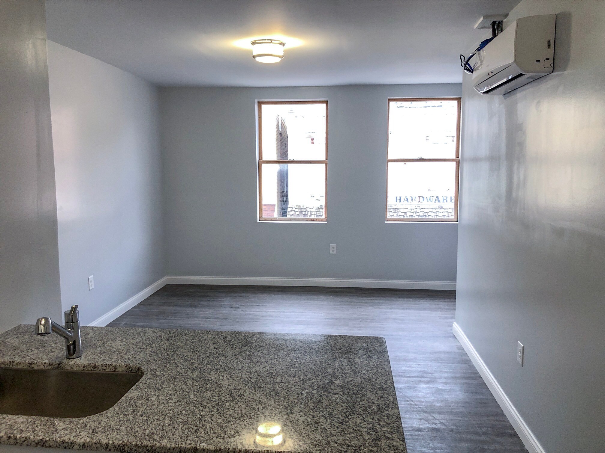 Living - 7 N Miami St