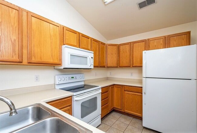 Building Photo - $2,695 | 4 Bedroom, 2 Bathroom | 3rd Floor...