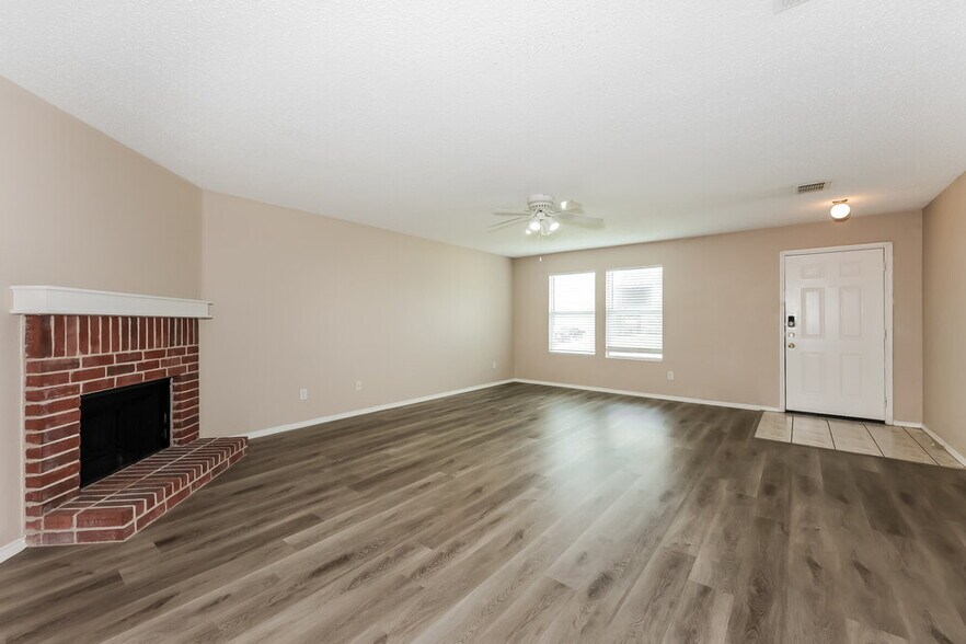 Building Photo - 4054 Hunters Creek Dr