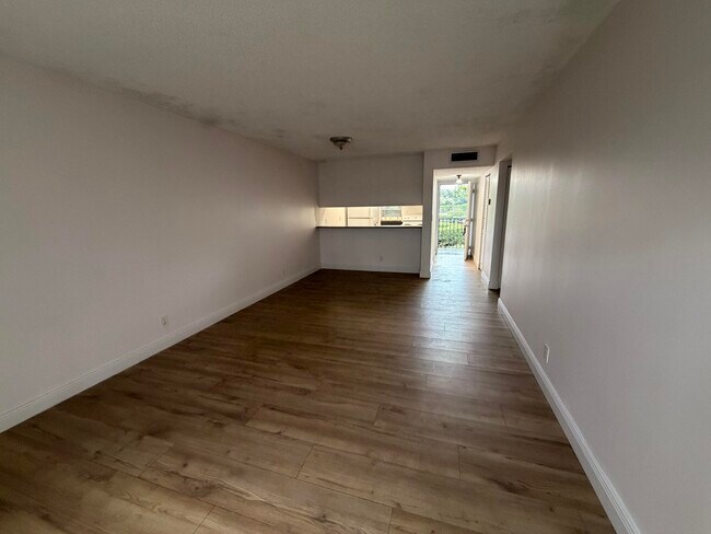 Building Photo - 8720 N Sherman Cir