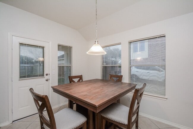 Building Photo - 2811 Eros Ln