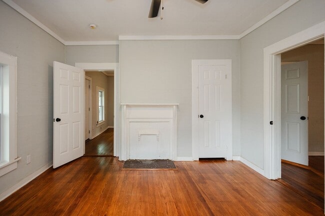 Building Photo - Move-in special: 50% off 1st month's rent – Newly Renovated 2 Bedroom Home!