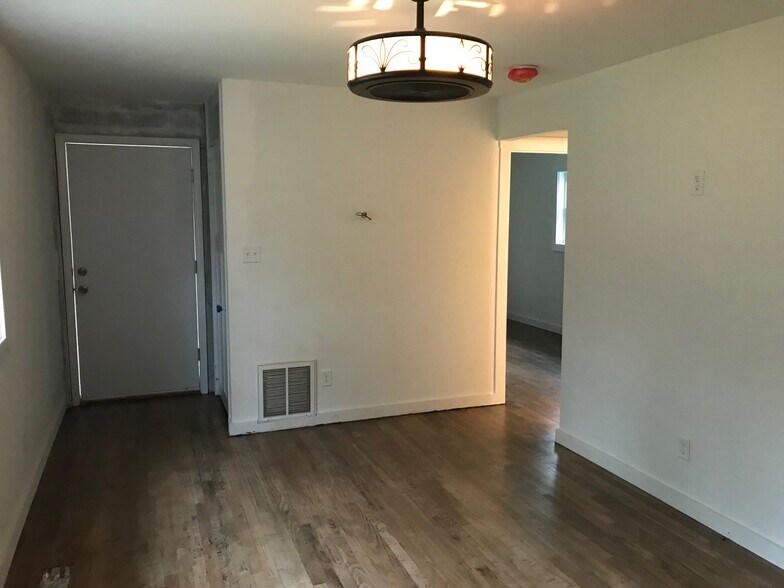 Building Photo - 6205 Darby Dr