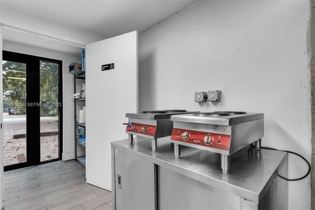 Building Photo - 23175 Naranja Rd