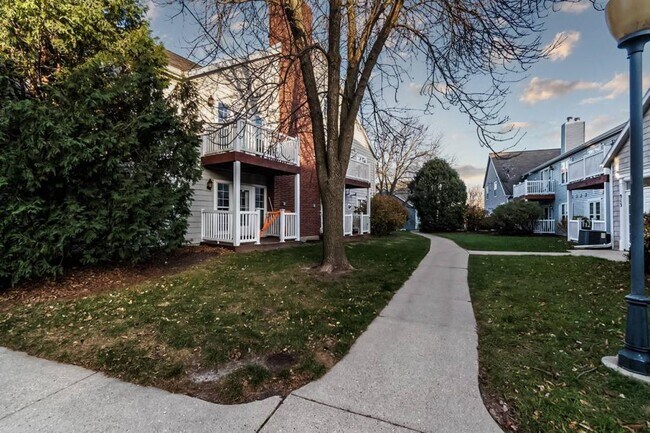 Building Photo - 905 Harbor House Dr. #8