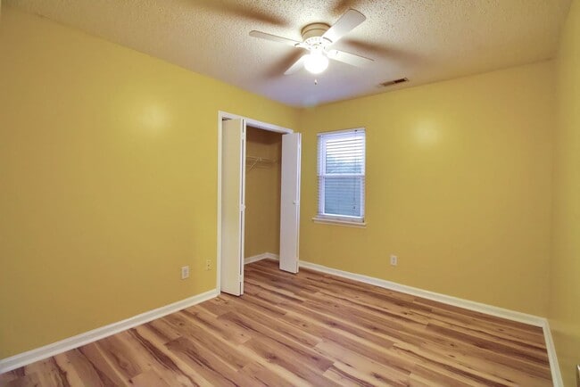 Building Photo - 3 Bedroom Home In Deerfield Jacksonville!!!!