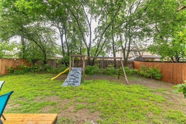 Building Photo - 2912 Feathercrest Dr