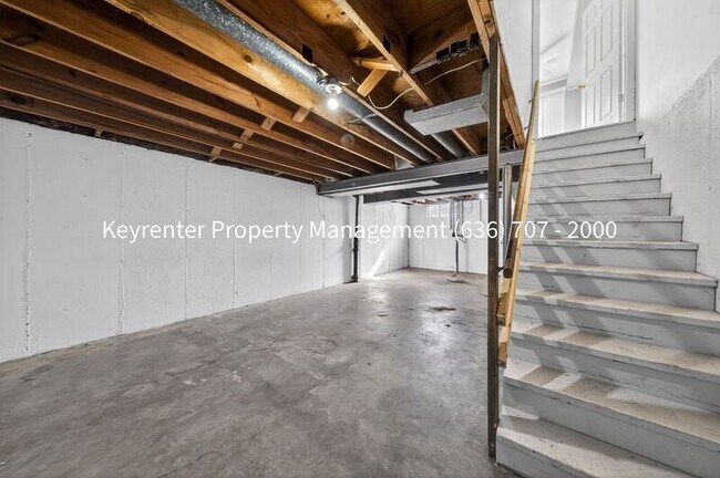 Building Photo - Parkcrest Dr - 924