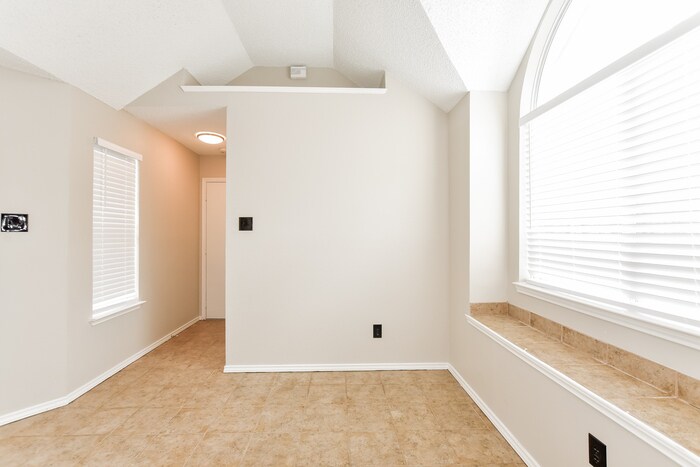 Building Photo - 2317 Homestead Dr