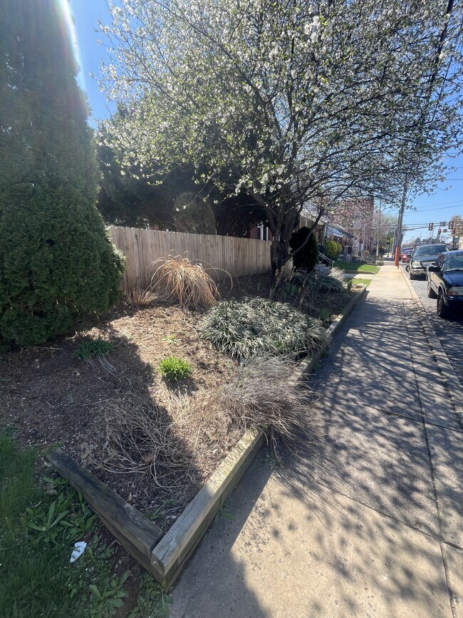 Building Photo - 220 E Liberty St