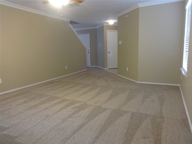 Building Photo - 8918 Farm Ridge Ln