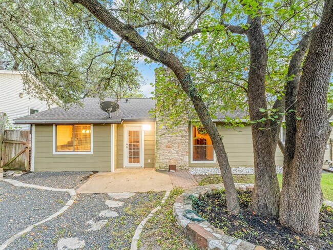 Building Photo - 404 Mulberry Dr