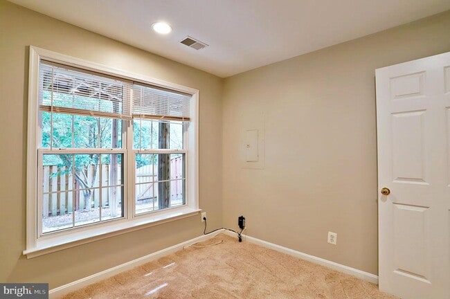 Building Photo - 8239 Singleleaf Ln