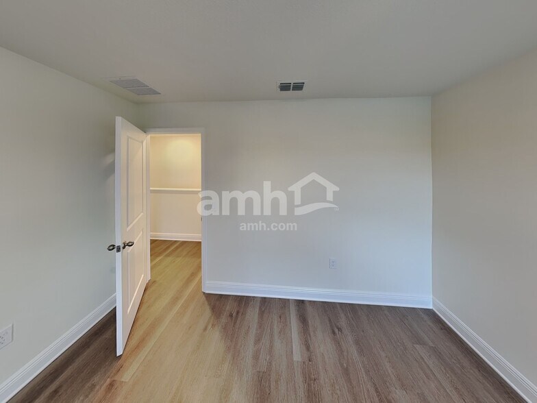 Building Photo - 5976 Sycamore Pl St