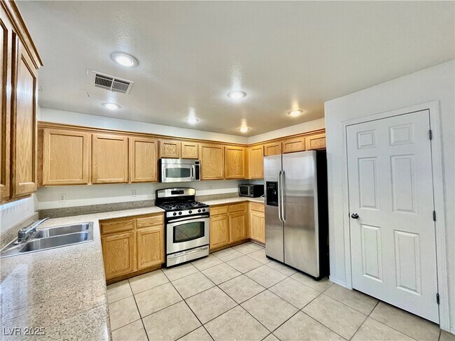 Building Photo - 11901 Fairfax Ridge St
