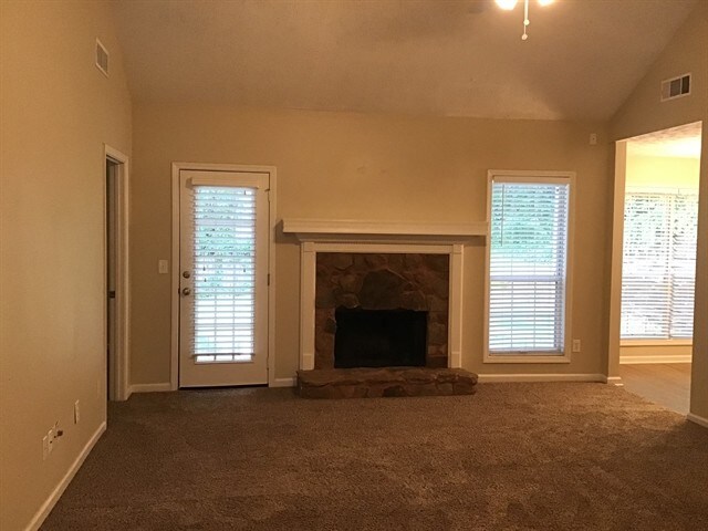 Building Photo - 2535 Lakeview Trl