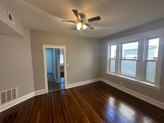 Building Photo - 6110 S Ingleside Ave
