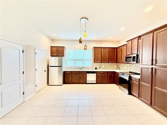 Building Photo - 956 Sombra St