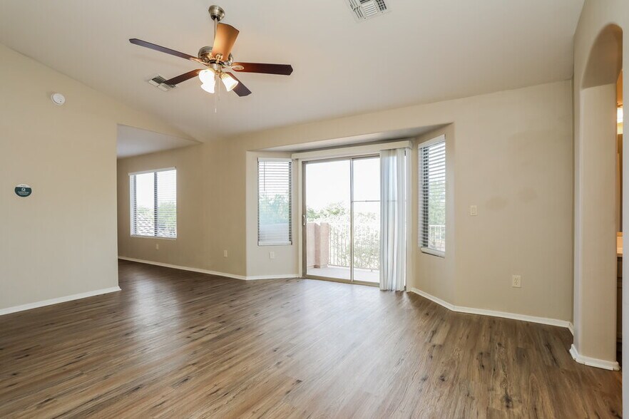 Building Photo - 355 E Camino Del Abeto