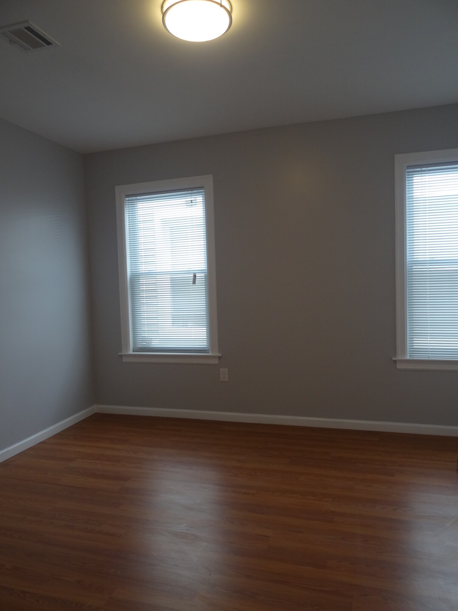 Building Photo - 44 Charles St